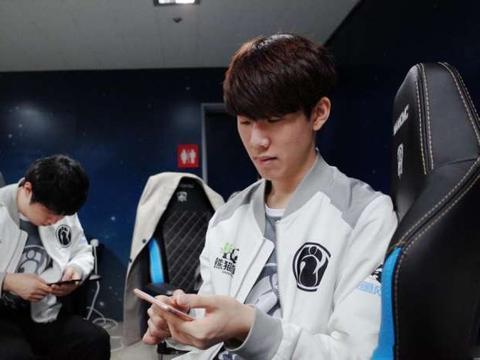 FPX赛后群访 教练：派克和乌鸦没能打出训练赛的效果 很可惜